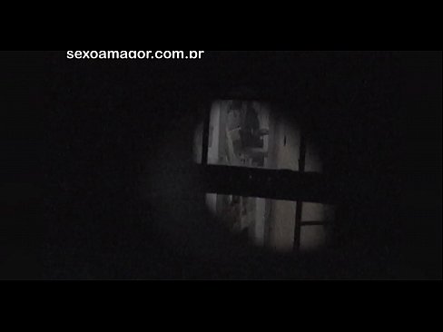 ❤️ Blondi saa salaa videokuvaa naapuruston tirkistelijältä piilossa onttojen tiilien takana ❤️ Porno vk at us