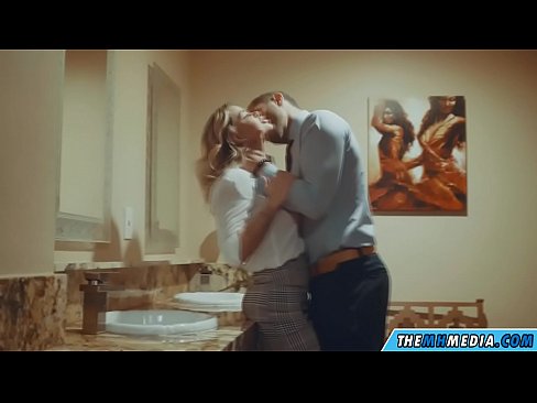 ❤️ Kun povekas blondi viettelee sinut julkisessa vessassa ❤️ Porno vk at us